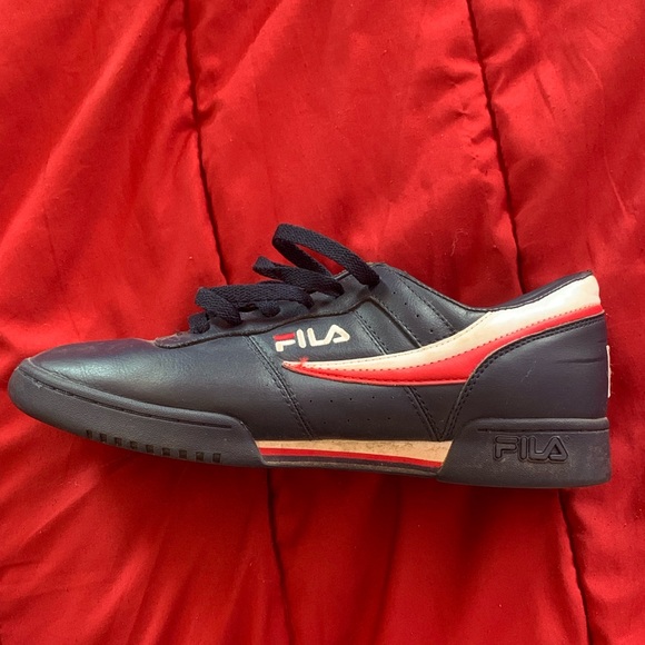 Fila Shoes - Picture 2 of 5